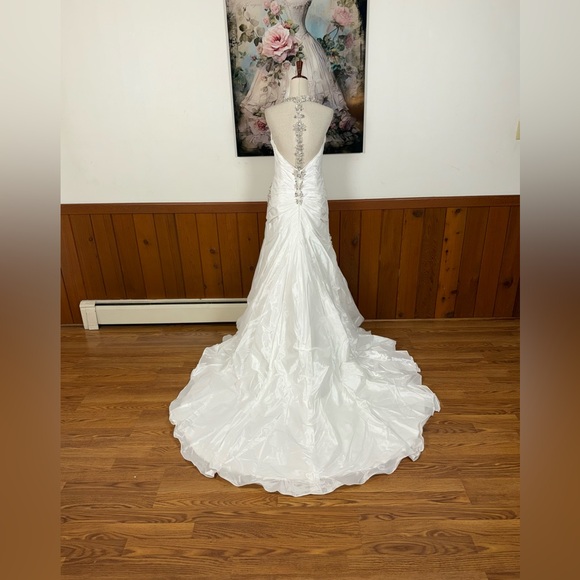 Beautiful Sottero & Midgley Ruched Taffeta Wedding Gown - Picture 5 of 8